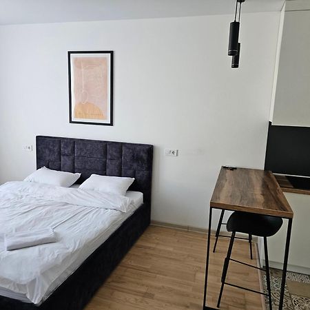 Nyvky Like Home - Studio - Apt 35 キエフ エクステリア 写真